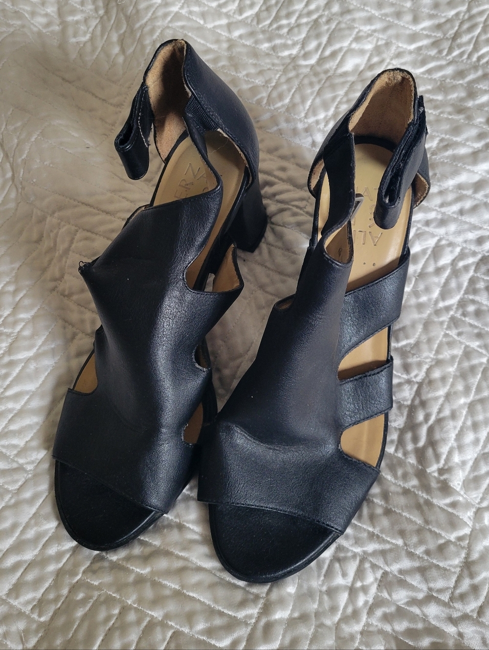 Naturalizer Black Leather Cutout Block Heel Sandals Comfort Chic Size 8 - Picture 7 of 7